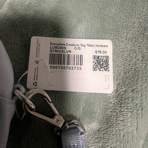 NWT lululemon crossbody bag metal hardware starch blue 2 L - Picture 5 of 5